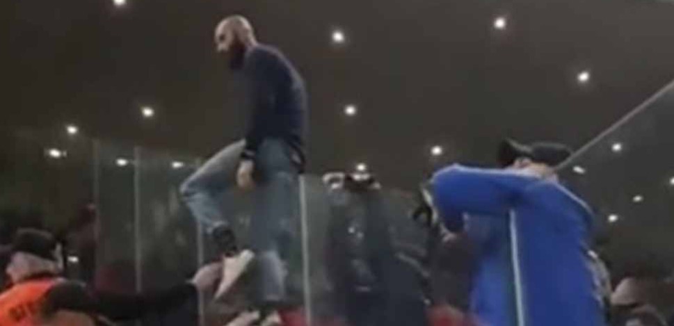SUKOB NA TRIBINAMA Italijani poručili Albancima: "Srbija, Srbija!" (VIDEO)