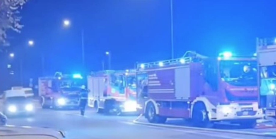 STRAVIČAN POŽAR U BEOGRADU Vatra guta barake (FOTO)