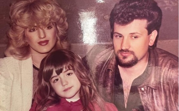 DA LI JE PREPOZNAJETE? Poznati muškarac je sjekao vene za njom, sada je razvedena, postala je pjevačica i prava ljepotica