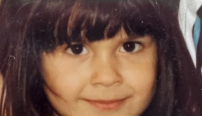 DJEVOJČICA SA SLIKE DANAS JE JEDNA OD NAJPOPULARNIJIH PJEVAČICA Nikada nije krila da se podvrgla estetskim zahvatima kako bi svoj izgled dovela do savršenstva (FOTO)