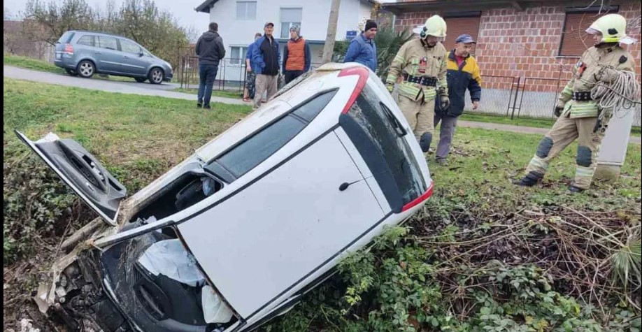 STRAVIČNI PRIZORI NADOMAK PRIJEDORA Udes u Kozaruši, povrijeđenim pomagali vatrogasci i građani (FOTO)