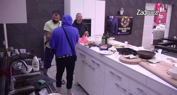 OKRENULI KUHINJU NAOPAČKE! Zadrugari zabranili Brendonu da pije kafu, haos ne jenjava (VIDEO)