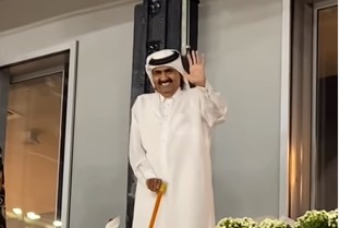 VIDEO ZAPALIO MREŽE Šeik mahnuo brazilskoj navijačici, reakcija njegove supruge je hit