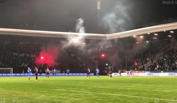 Navijači Željezničara bakljama gađali Lešinare