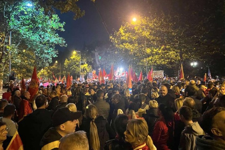 PROTESTI U PODGORICI Borbena vozila i policija na ulicama, miting protiv izmijenjenog Zakona o predsjedniku