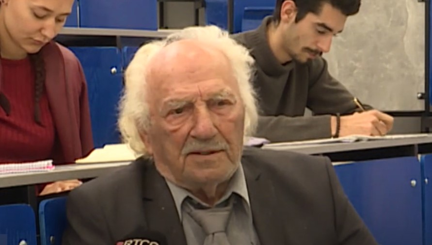 DJED BRANISLAV UPISAO FAKULTET U 88. GODINI Zanimljivi čiča oduševio studente i profesore: "Mi stari nijesmo za bacanje" (VIDEO)