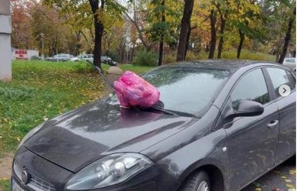 BEOGRAD: Za nesavjesno parkiranje vreća smeća na brisače