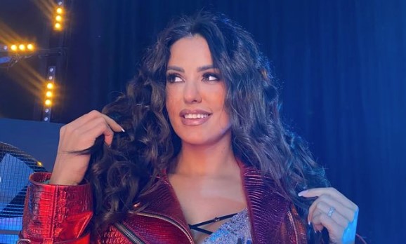 (FOTO) PILOT JE DRŽI SNAŽNO U NARUČJU Tanja Savić i njen izabranik uživaju u ljubavi: Pripreme za glamoroznu svadbu u punom jeku