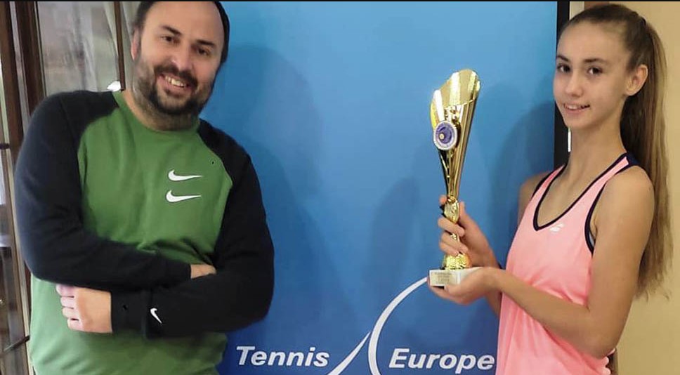 TEA KOVAČEVIĆ NASTAVLJA DA GAZI SVE PRED SOBOM Teniski biser Srpske, osvojila turnir "Tennis Europe U14"