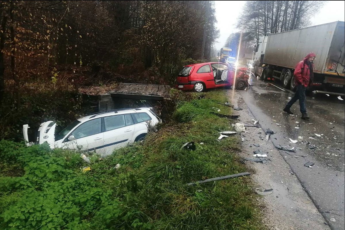 DETALJI UDESA KOD STANARA Sudarila se dva vozila i kamion, ima povrijeđenih