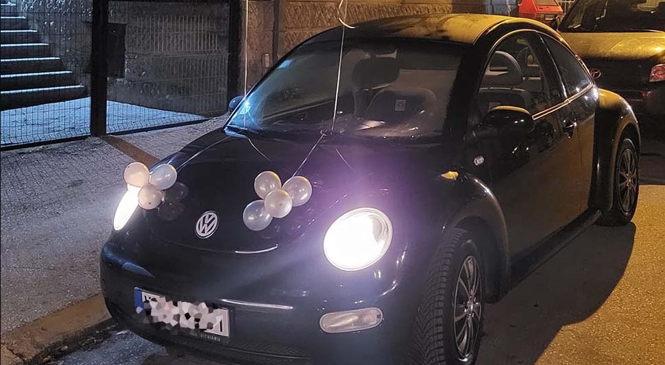 JOŠ IMA DOBROTE U LJUDIMA Vlasnik restorana kuvarici poklonio auto za 10 godina rada (FOTO)