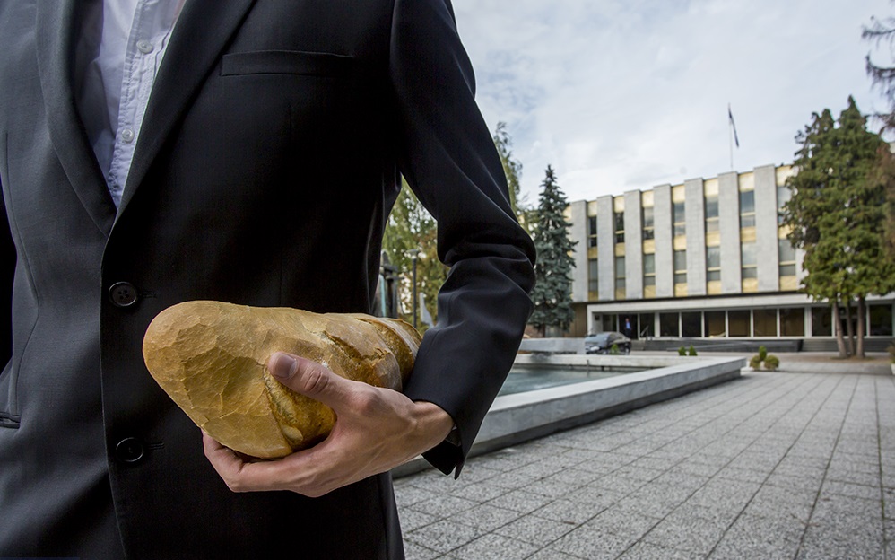 HILJADE U DŽEP Više od 30 poslanika u Srpkoj ide na „bijeli hljeb“