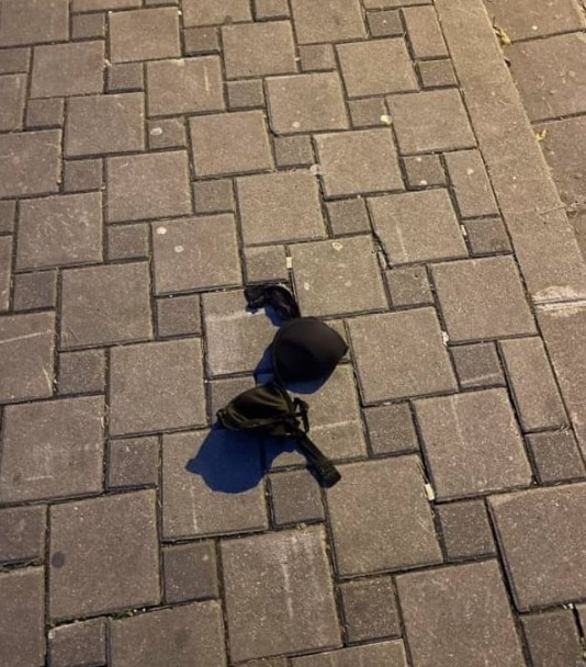 PROLAZNIKU BRUSHALTER "PREPRIJEČIO" PUT Banjalučanin ispred hotela Talija naletio na crni grudnjak, traži se vlasnica