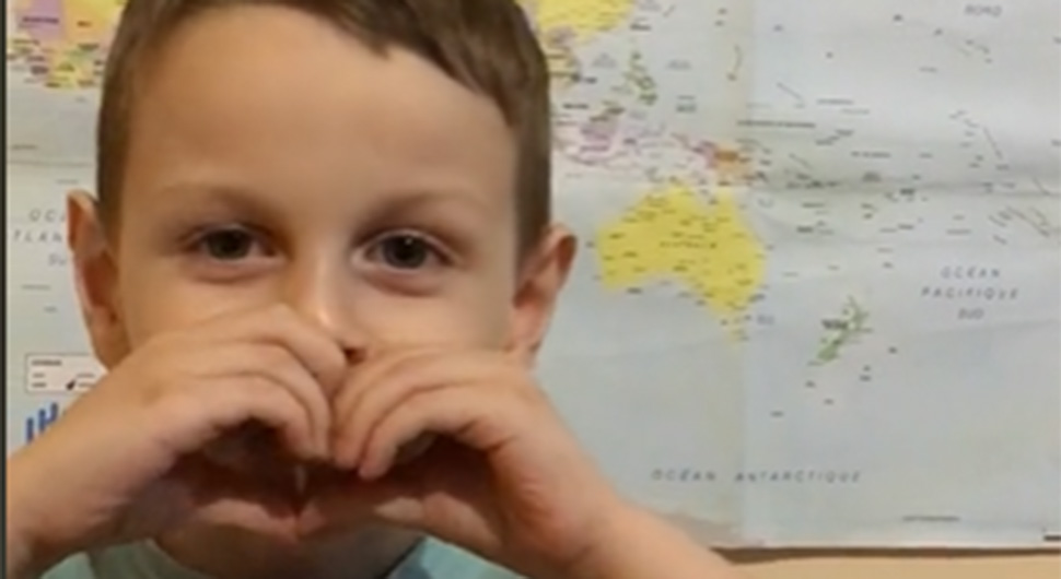MALI RUS POKUPIO SIMPATIJE SRPSKOG RODA Dječaka pitali gdje je Srbija, a on odgovorom oduševio mnoge (VIDEO)