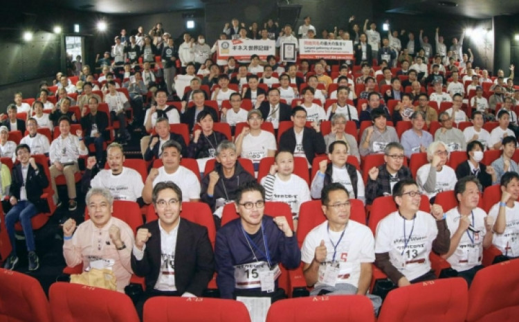 OBOREN NEOBIČAN REKORD U Tokiju se skupilo 178 muškaraca sa istim imenom i prezimenom (VIDEO)