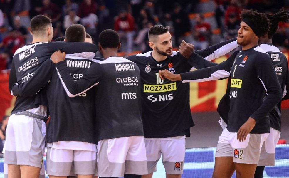 DESETKOVANI POVREDAMA NISU MOGLI VIŠE Košarkaši Partizana poraženi od Olimpijakosa u Evroligi