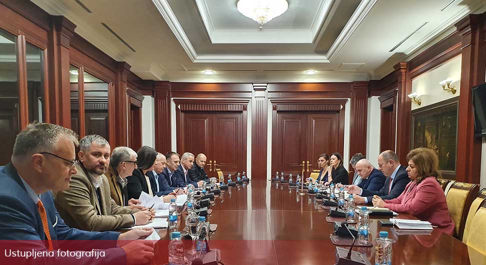 Ministar Đokić sa predstavnicima "Elektroprivrede": "Potrebno korigovati cijenu struje"