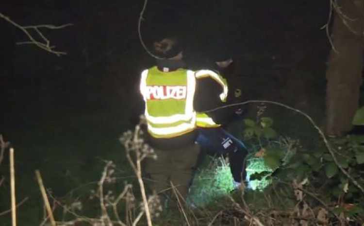 NEJASNE OKOLONOSTI Djevojčica koja je nestala u Njemačkoj pronađena vezana za stablo
