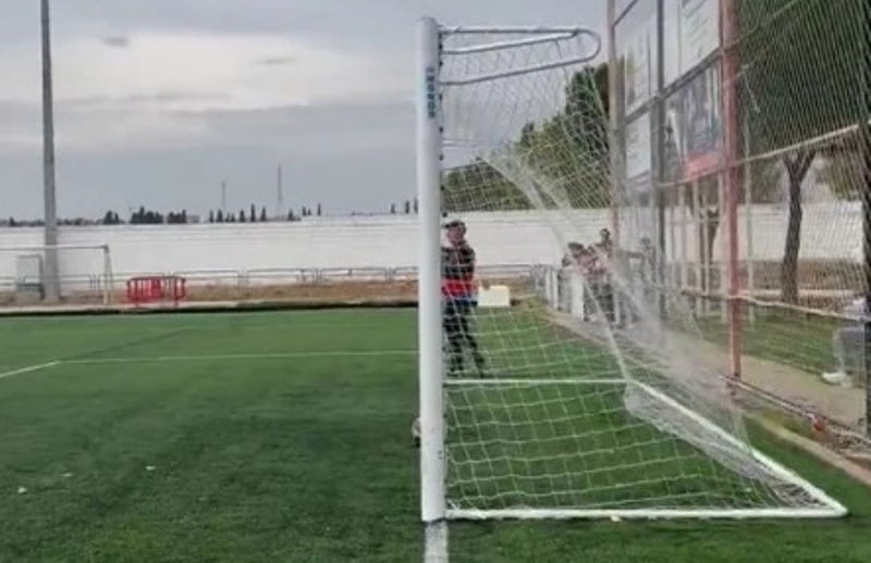 NAJBIZARNIJI ODLUČUJUĆI GOL Sudija 15 minuta nakon kraja meča svirao penal, pa se šutiralo na prazan gol (FOTO)