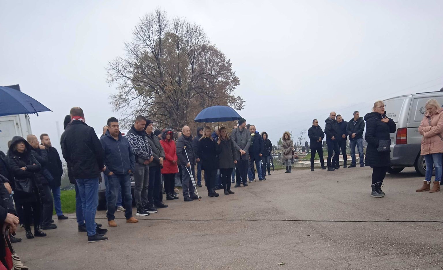 I NEBO PLAČE! Sahrana Darka Vujinovića: Muk i tišinu prekidaju gromoglasni jauci njegove majke "ŠTO SI NAS OSTAVIO, SINE" (FOTO/VIDEO)