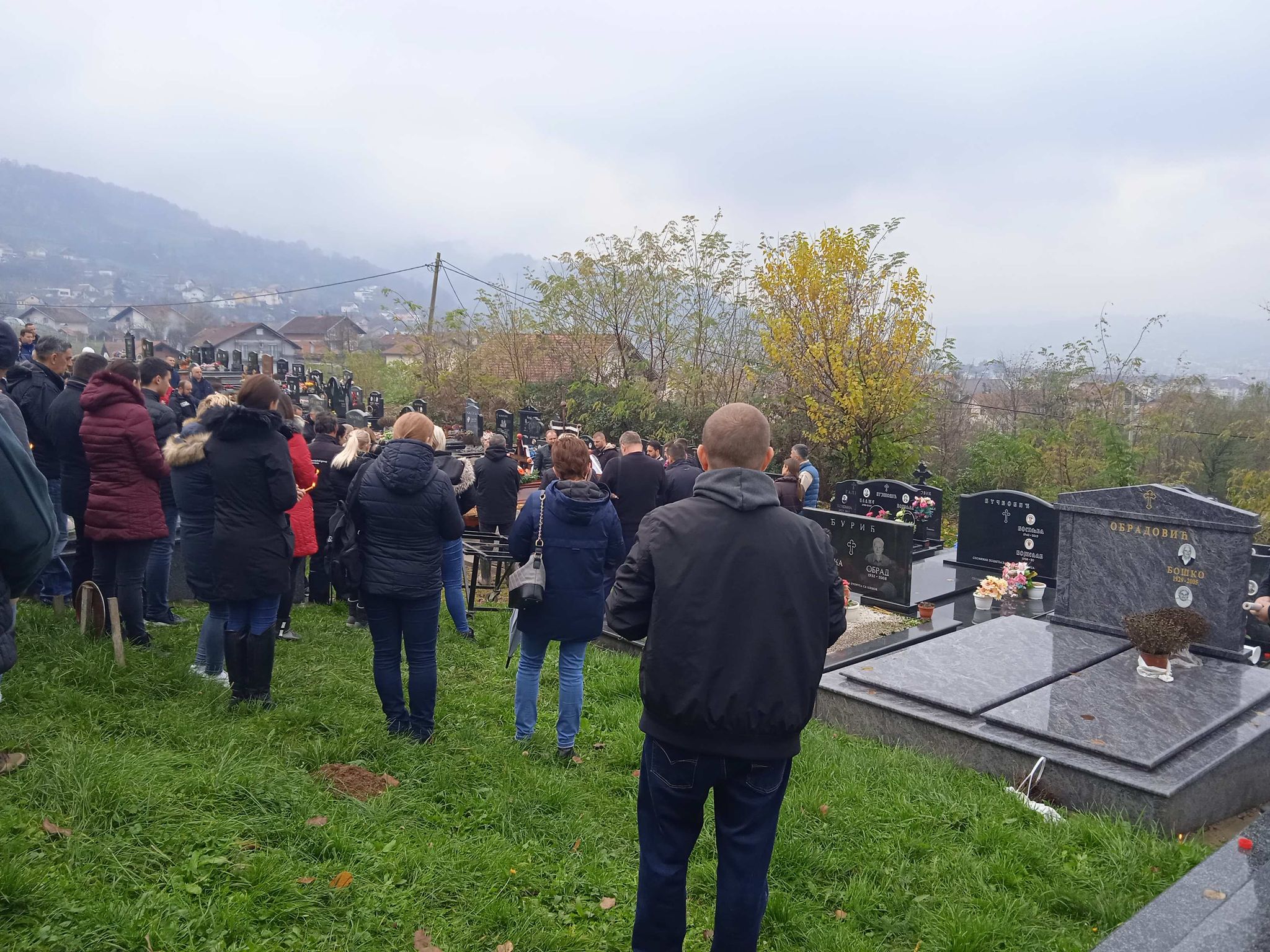 "SADA SI NAŠ NEBESKI LEŠINAR"! Navijači banjalučkog "Borca" uz bakljadu se oprostili od saborca: Darko će sada sa "brda" bodriti i nadgledati klub koji mu je bilo velika ljubav (VIDEO)