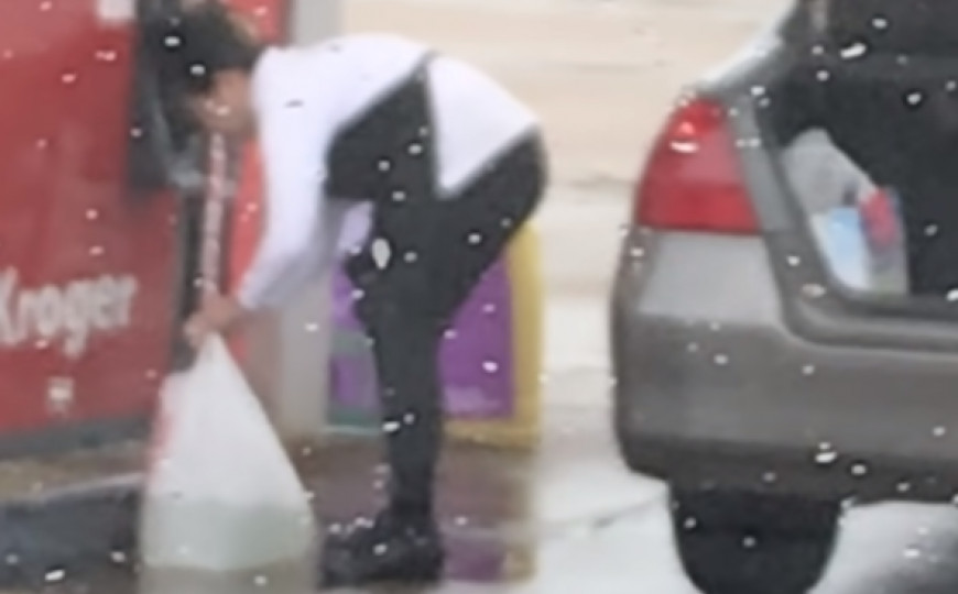 "ŠTA TO RADI OVA ŽENA?!" Snimak sa benzinske pumpe šokirao svijet (VIDEO)