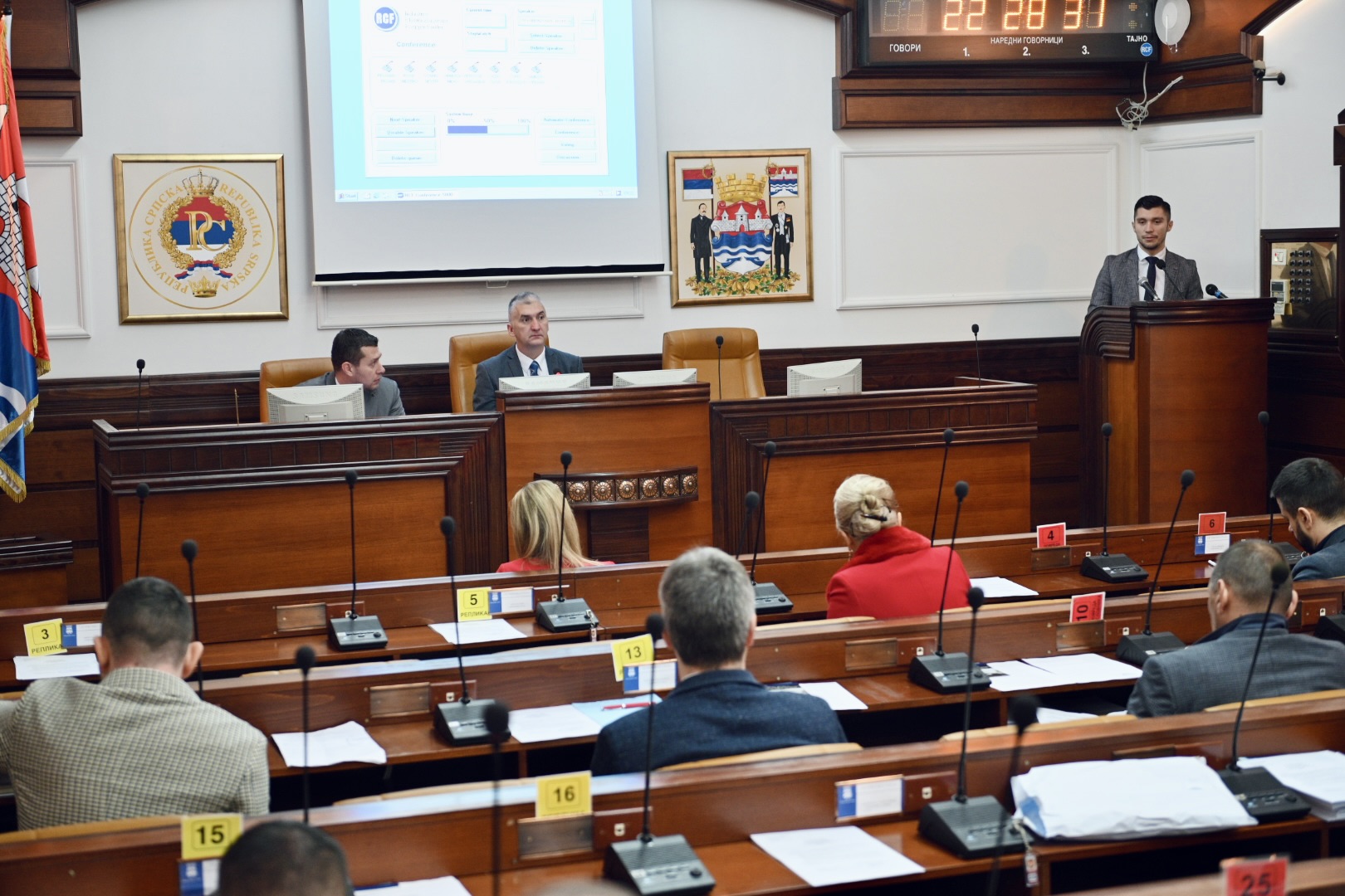 MEDO, BOBI, ACO… Šta to biješe kodeks: U skupštinskoj klupi kao za kafanskim stolom
