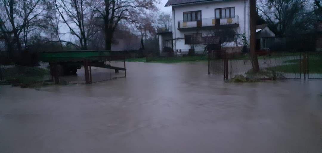 BESANA NOĆ IZA MJEŠTANA DUBICE I PRIJEDORA Klizište u selu Klekovac prijeti pucanju nasipa