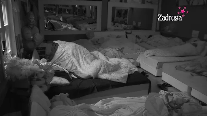 (VIDEO 18+) KRATKO, ALI SLATKO! Bilal izmolio Maju za se*s, ona ga prekinula usred akcije zbog Cara i Aleks