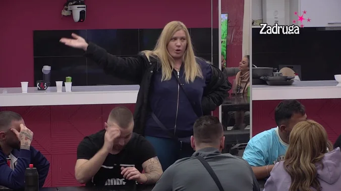 CRNI STO NA NOGAMA! Jelena Golubović digla frku zbog pojedinih cimera