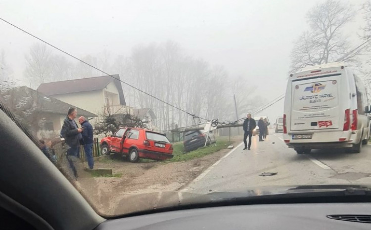 TEŠKA SAOBRAĆAJNA NESREĆA KOD BIJELJINE Dva automobila završila u kanalu, nije poznato ima li povrijeđenih