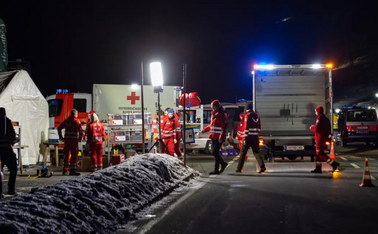 AUSTRIJANCI I DALJE TRAŽE NESTALE U LAVINI Osmoro spašeno, ali traže još najmanje dvoje