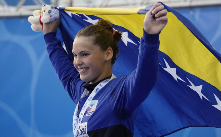 MLADOJ PLIVAČICI PRESTIŽNA NAGRADA Lana Pudar proglašena sportistom godine u Bosni i Hercegovini