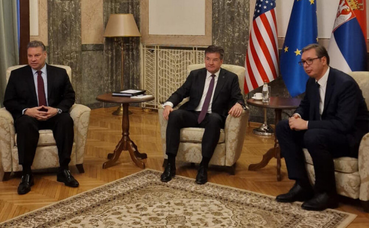 SASTALI SE VUČIĆ, LAJČAK I ESKOBAR Na stolu pitanje situacije na Kosovu