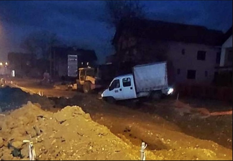 "BIJELJINSKA RUPA GUTA" AUTOMOBILE I MANJE KAMIONE Da li je moguće da je vozači ne vide? (FOTO)