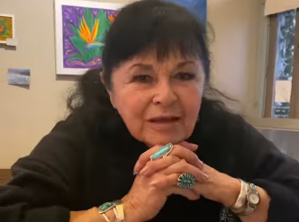 "ONA IMA 82 GODINE I NJENO LICE NEMA BORE" Baka poznate jutjuberke otkrila tajnu mladolikog izgleda - šokiraćete se kad čujete u čemu je fora (VIDEO)
