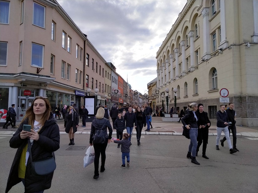 ZAKUPCI DIŽU RUKE Lokali zjape prazni, kirije padaju