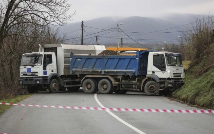 U ZNAK PROTESTA Postavljena i treća barikada u opštini Zubin Potok