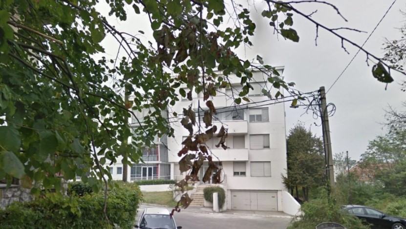 HOROR NA ZVEZDARI! Braća razvalila vrata stana, sestru našli otkopčanih pantalona: Najvjerovatnije zadavljena