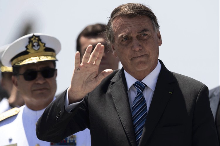 "IZGUBIO SAM BITKU, ALI NE I RAT" Ne priznaje izbore: Bolsonaro napustio Brazil, neće predati vlast da Silvi