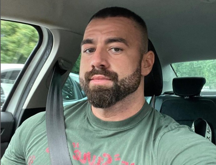 BRAT POZNATE PJEVAČICE ODUZIMA DAH Po zanimanju je stomatolog, ali izgleda kao fitnes model (FOTO)