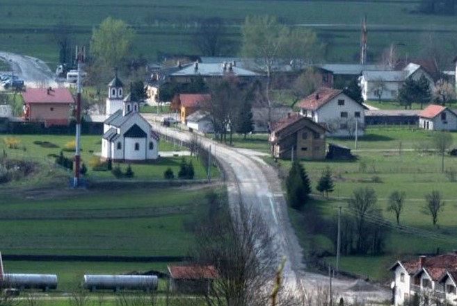 DRINIĆ NUDI SJAJNE USLOVE, ALI NIŠTA Zatvorena jedina banka u mjestu, penzionerima treba 100 KM da odu u drugi grad podići penziju!