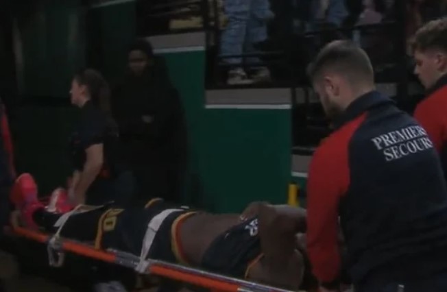 STRAŠNA SCENA U EVROLIGI Košarkaš se srušio na terenu, cijela dvorana ostala u šoku (VIDEO)