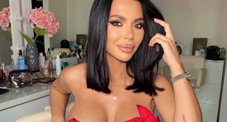 HELENA TOPALOVIĆ VIŠE NE IZGLEDA ISTO Napravila pometnju posljednjom objavom, sijevaju grudi na Instagramu (FOTO)