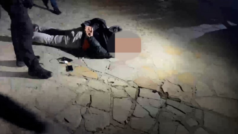 Albanac uhapšen u Srbiji zbog terorizma! Pronađeno oružje i eksploziv! (FOTO)