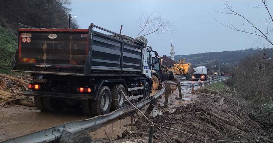 TOKOM SANACIJE PRONAĐEN LEŠ Prve fotografije klizišta u Novom Gradu gdje je nastradao muškarac