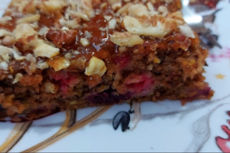 NEŠTO SASVIM DRUGAČIJE Kolač sa pivom, orasima i urmama (RECEPT+VIDEO)