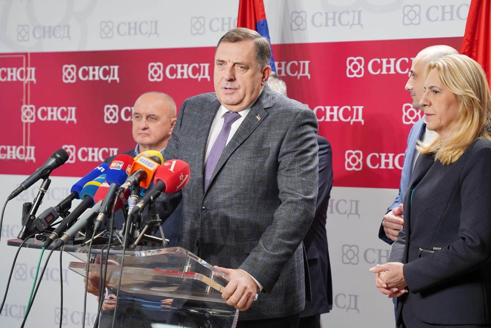 "ŽELIM PUNO ZDRAVLJA I NAPRETKA" Milorad Dodik čestitao Nikoljdan građanima (FOTO)