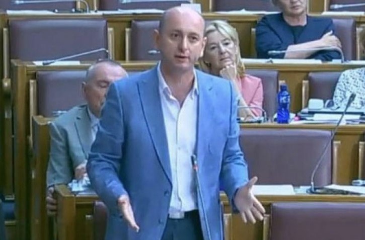 Milan Knežević napadnut na podgoričkom aerodromu