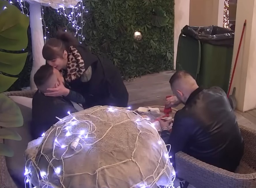 ZOLA I CAR PRIČALI O SE*SU "Najbolje bi bilo da nam daju alkohola da se ka*amo" (VIDEO)